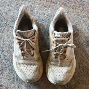 Hoka Women’s Clifton 9 Vanilla Running Shoes in Size 7 Wide